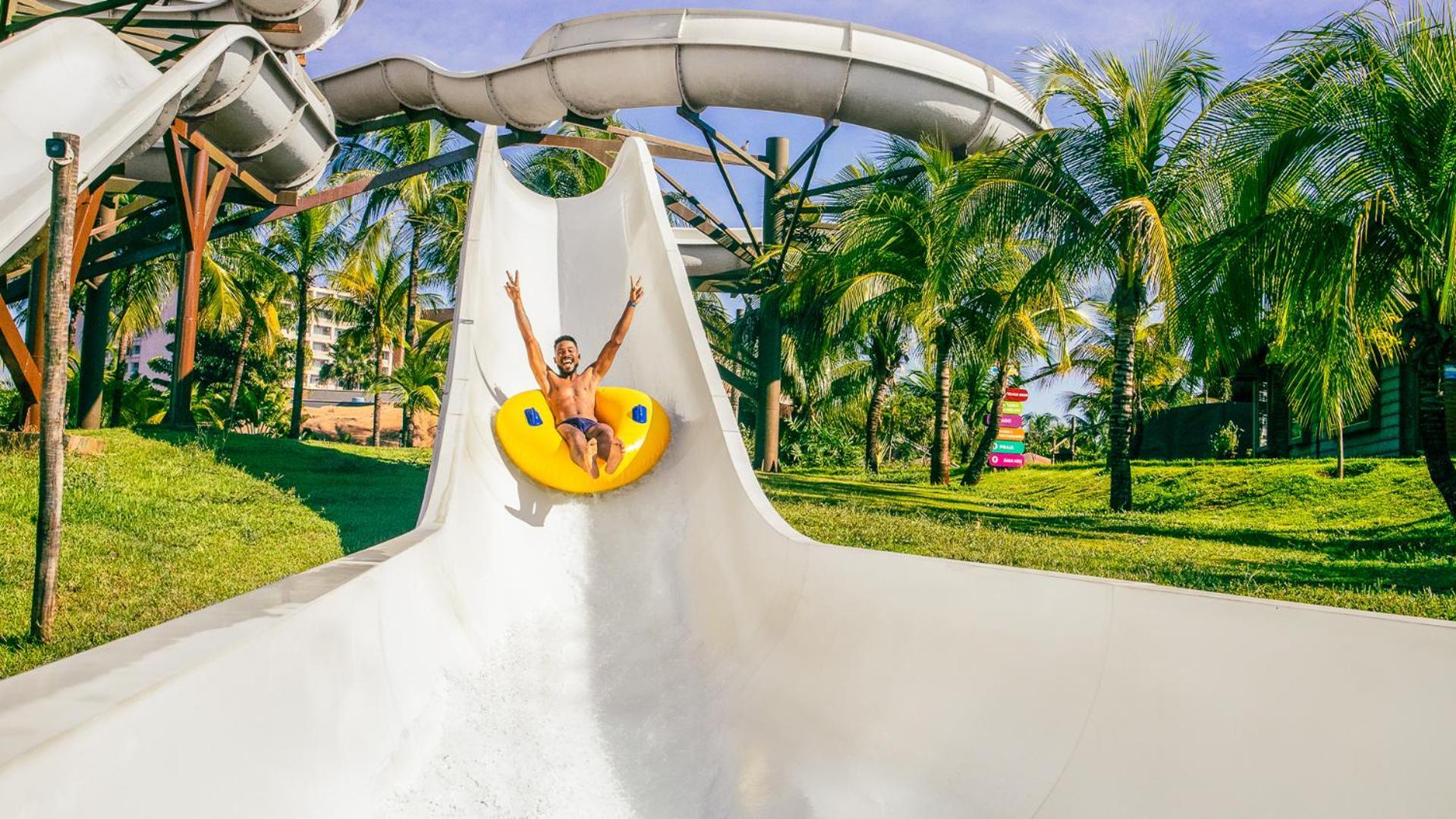 Hot Beach Resort โอลิมเปีย ภายนอก รูปภาพ A water slide