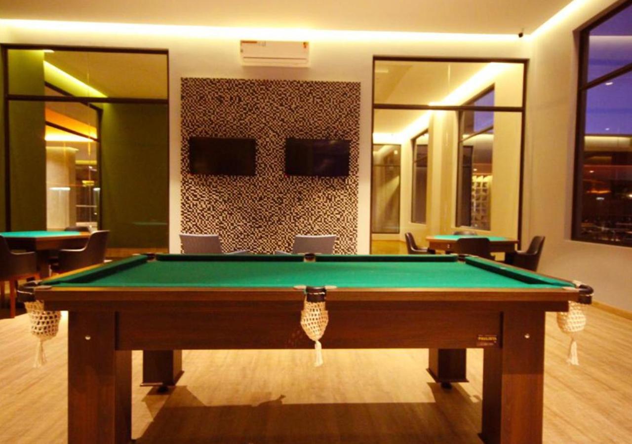 Hot Beach Resort โอลิมเปีย ภายนอก รูปภาพ A pool table