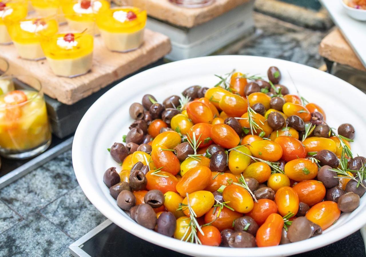 Hot Beach Resort โอลิมเปีย ภายนอก รูปภาพ Cherry tomatoes and olives