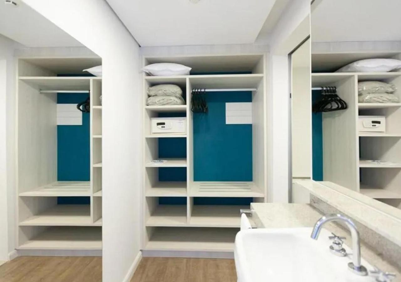 Hot Beach Resort โอลิมเปีย ภายนอก รูปภาพ A typical bathroom in a student flat